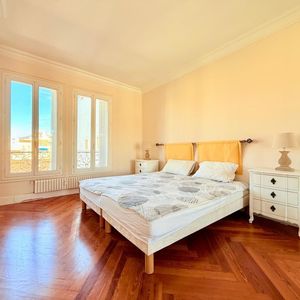 Property in Carre d'Or