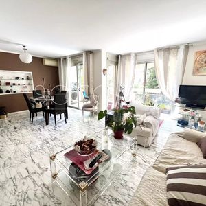 Property in Carre d'Or