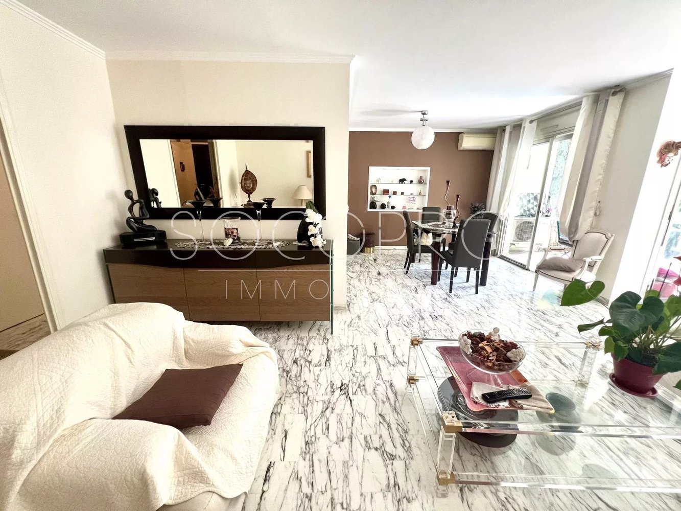 Property photo in Carre d'Or