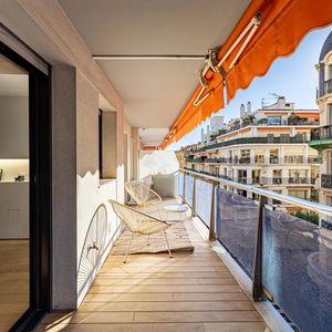 Property in Carre d'Or