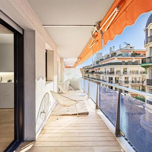 Property in Carre d'Or