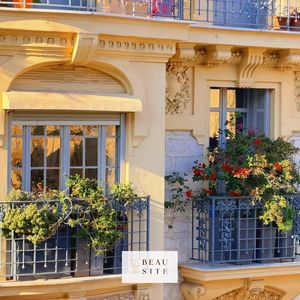 Property in Carre d'Or