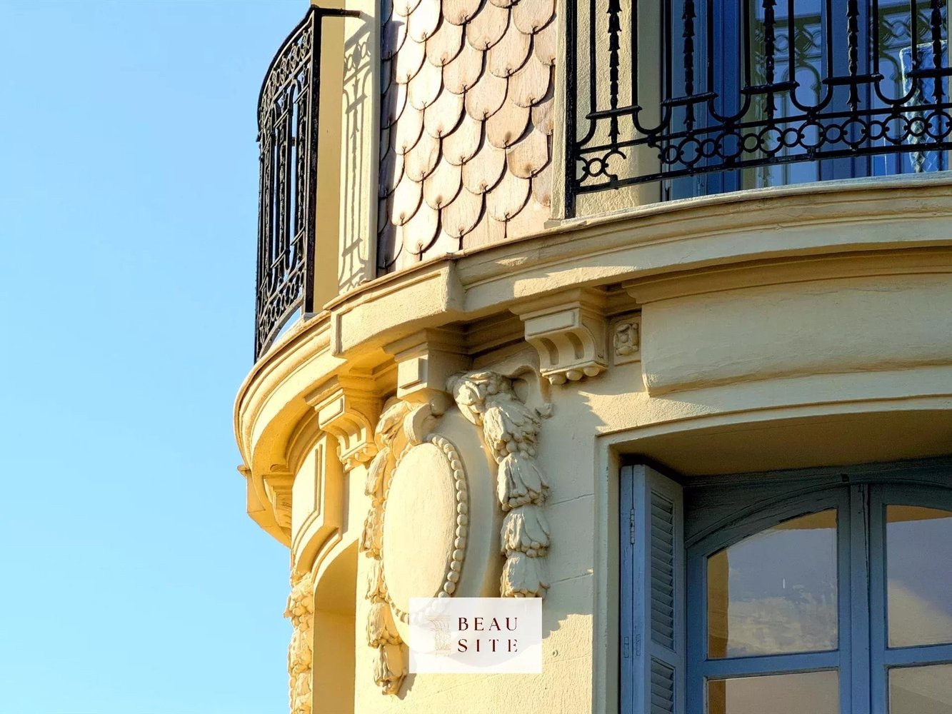 Property photo in Carre d'Or