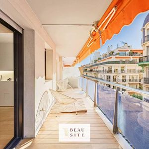 Property in Carre d'Or