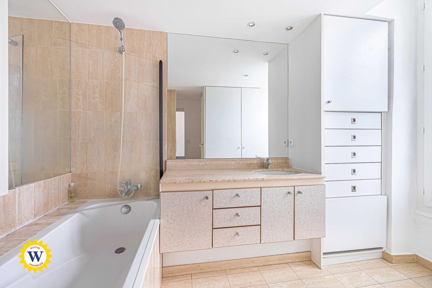 Property photo in Carre d'Or