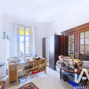 Property in Carre d'Or