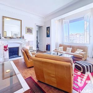 Property in Carre d'Or