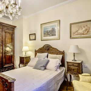 Property in Carre d'Or