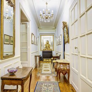 Property in Carre d'Or