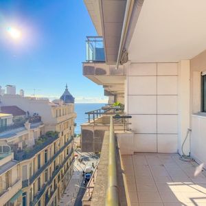 Property in Carre d'Or