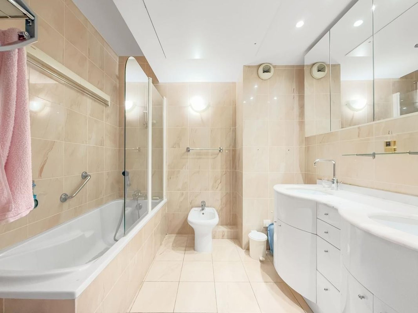 Property photo in Carre d'Or