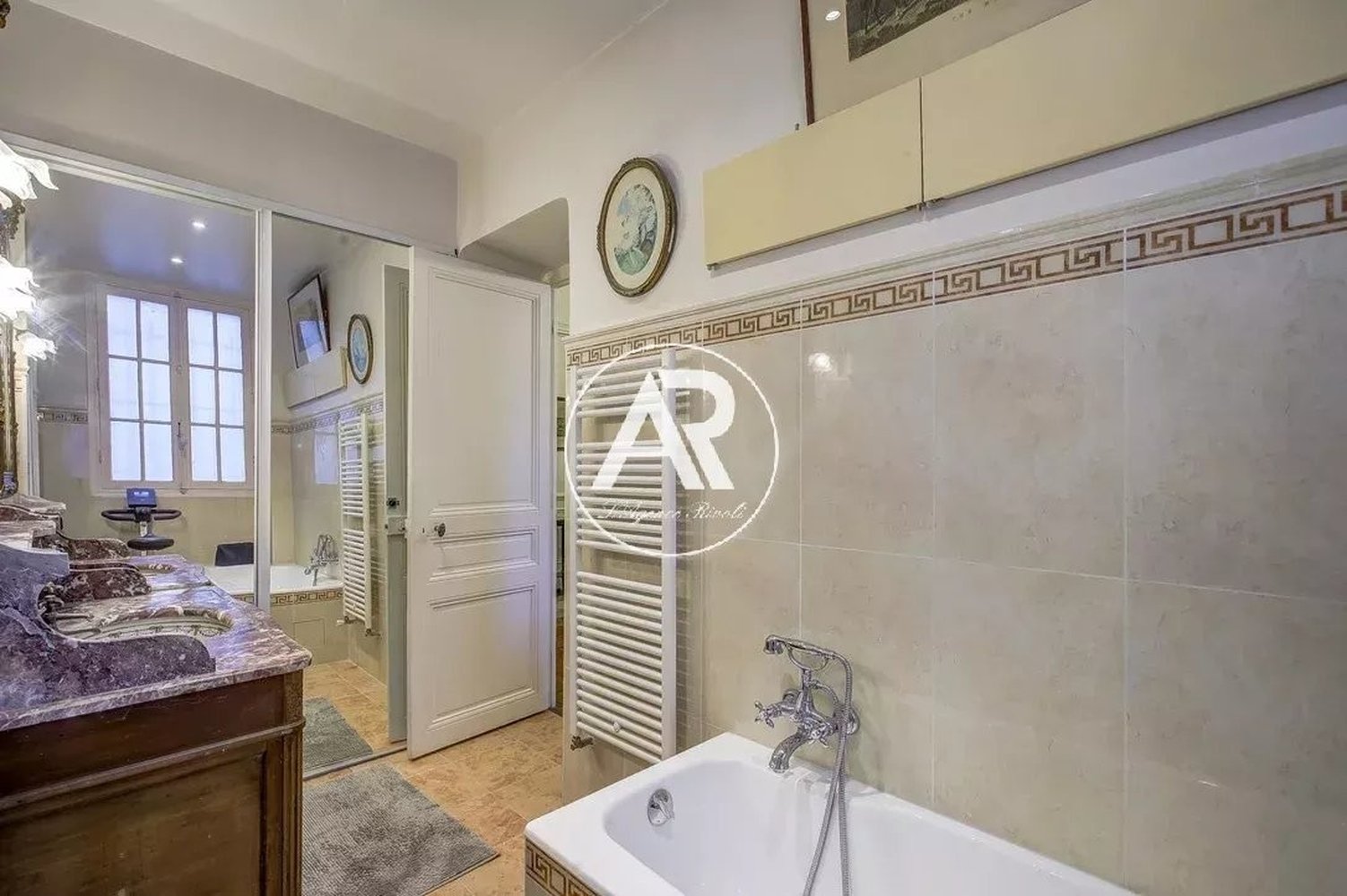 Property photo in Carre d'Or