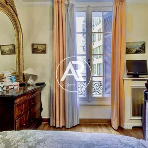 Property in Carre d'Or