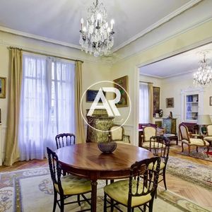 Property in Carre d'Or