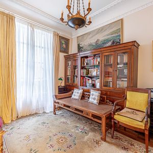 Property in Carre d'Or