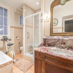 Property in Carre d'Or