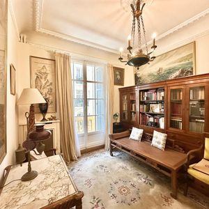 Property in Carre d'Or