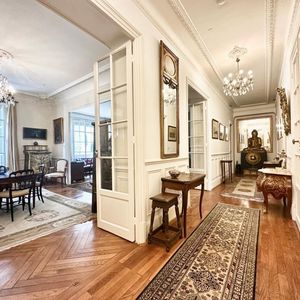 Property in Carre d'Or