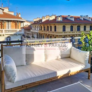 Property in Carre d'Or