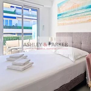 Property in Carre d'Or