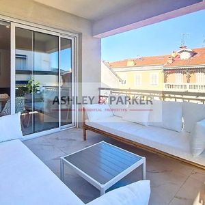 Property in Carre d'Or