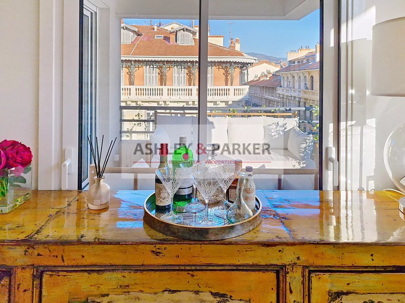 Property photo in Carre d'Or