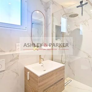 Property in Carre d'Or