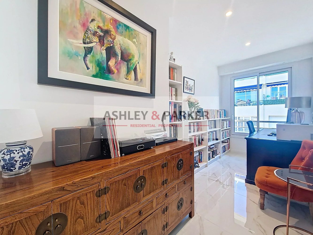 Property photo in Carre d'Or