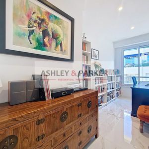 Property in Carre d'Or