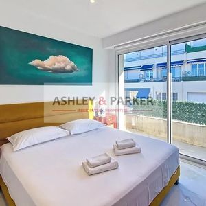 Property in Carre d'Or