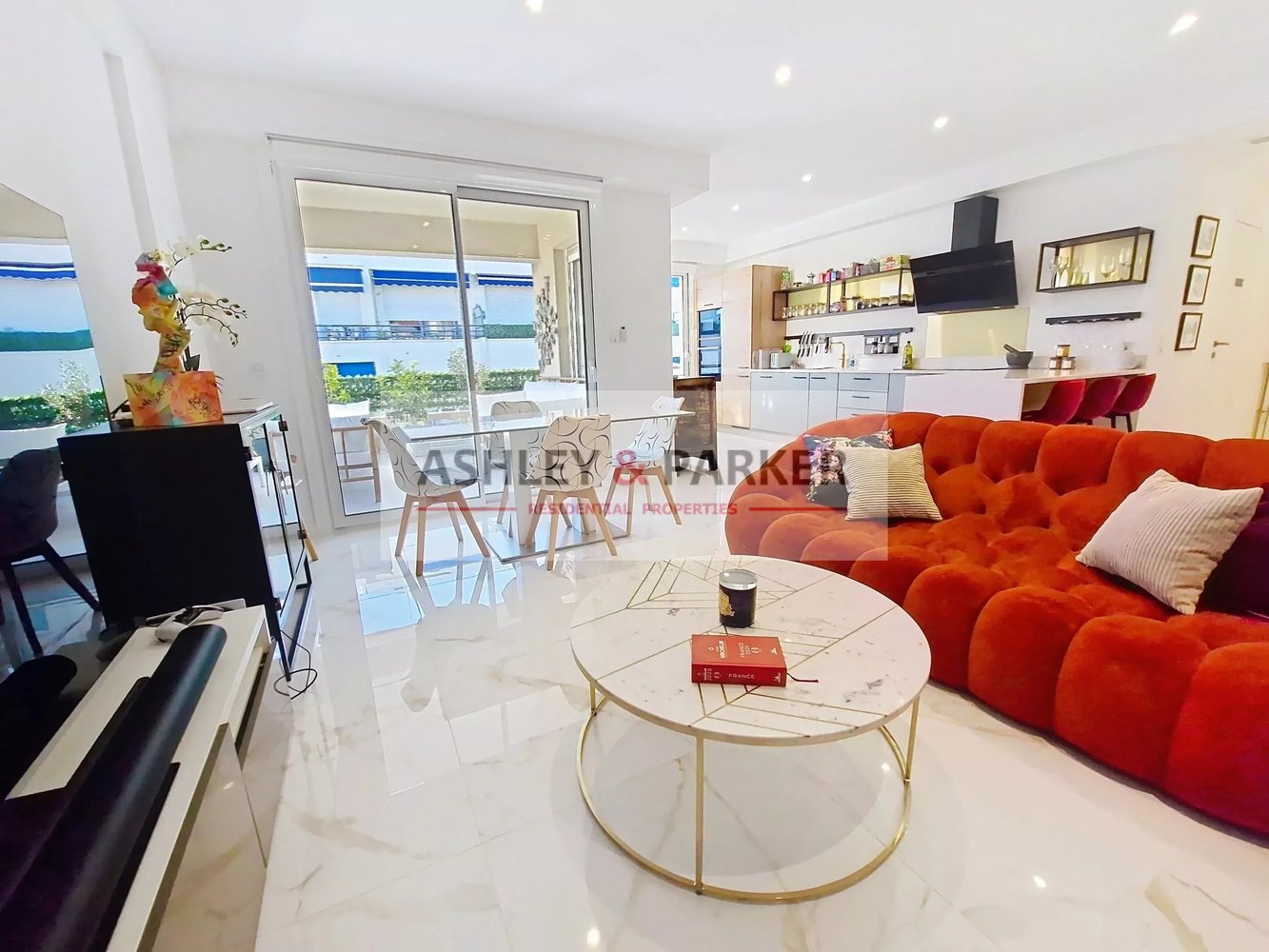 Property photo in Carre d'Or