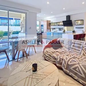 Property in Carre d'Or