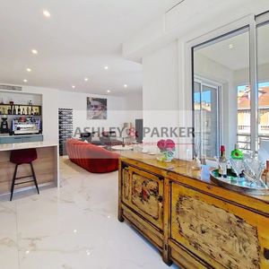 Property in Carre d'Or