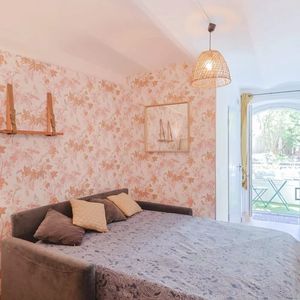 Property in Carre d'Or