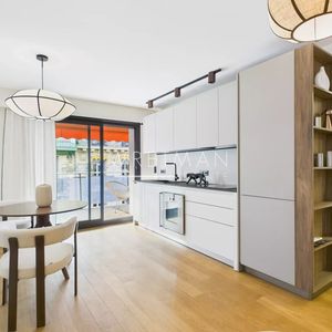 Property in Carre d'Or