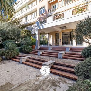 Property in Carre d'Or