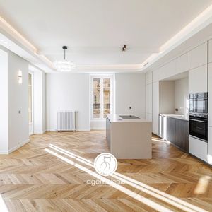 Property in Carre d'Or