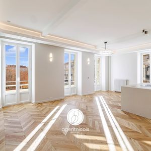 Property in Carre d'Or