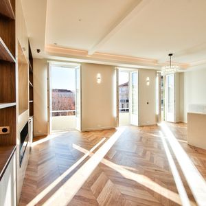 Property in Carre d'Or