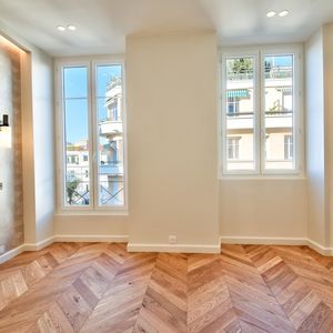 Property in Carre d'Or