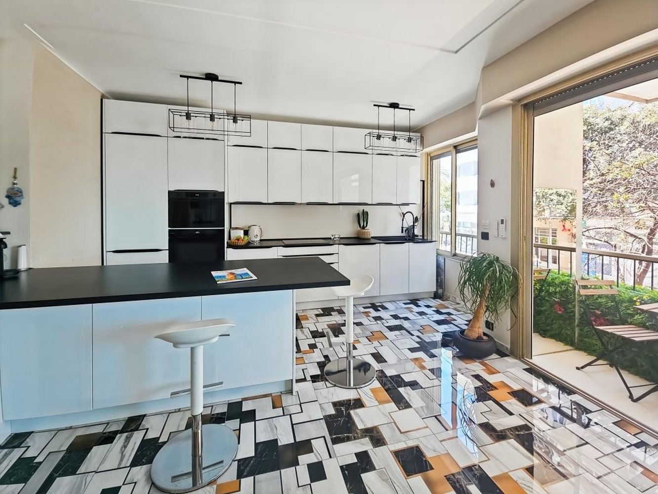 Property photo in Carre d'Or