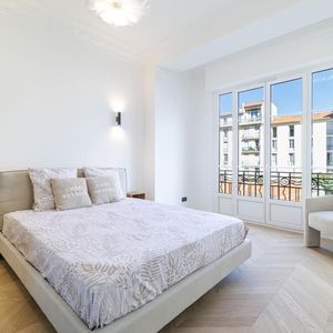 Property in Carre d'Or