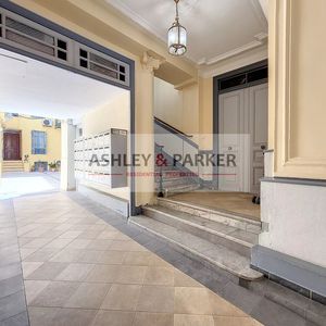 Property in Carre d'Or