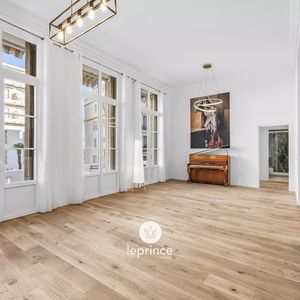 Property in Carre d'Or