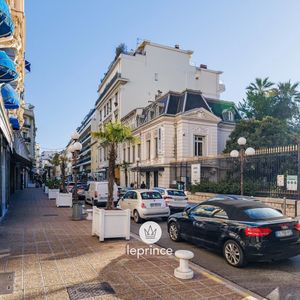 Property in Carre d'Or