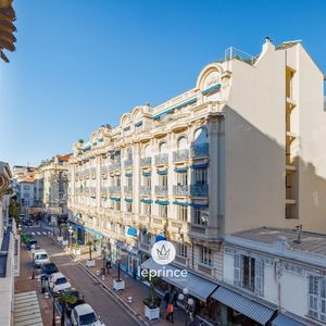 Property in Carre d'Or