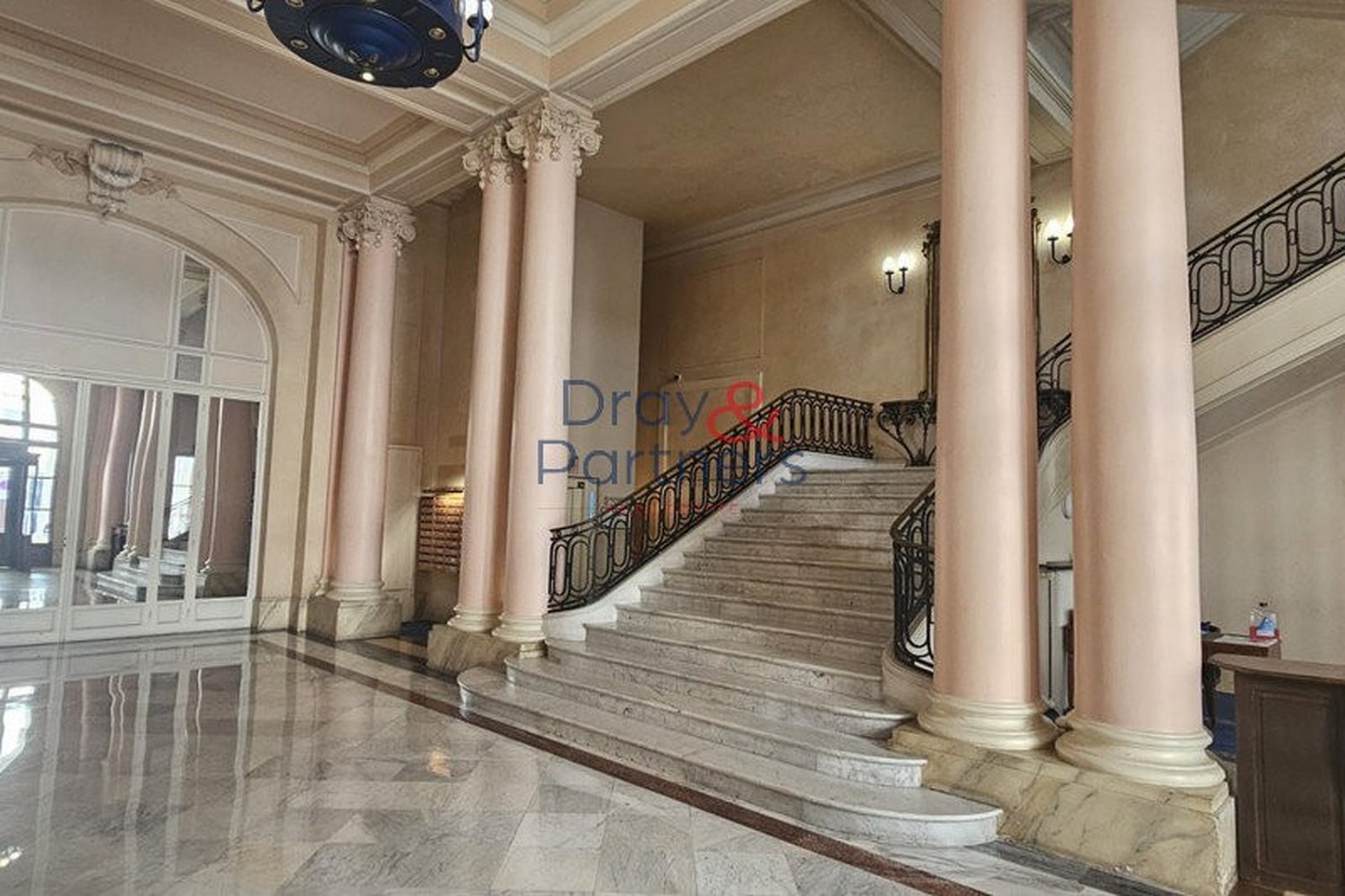 Property photo in Carre d'Or