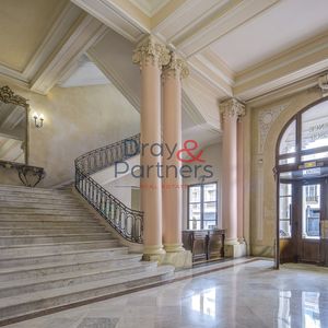 Property in Carre d'Or