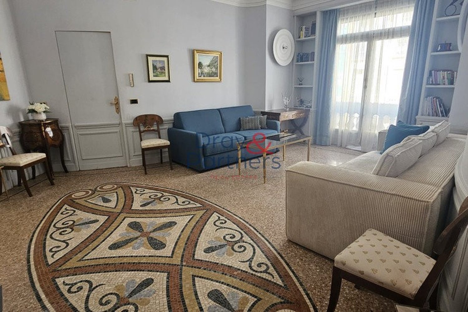 Property photo in Carre d'Or