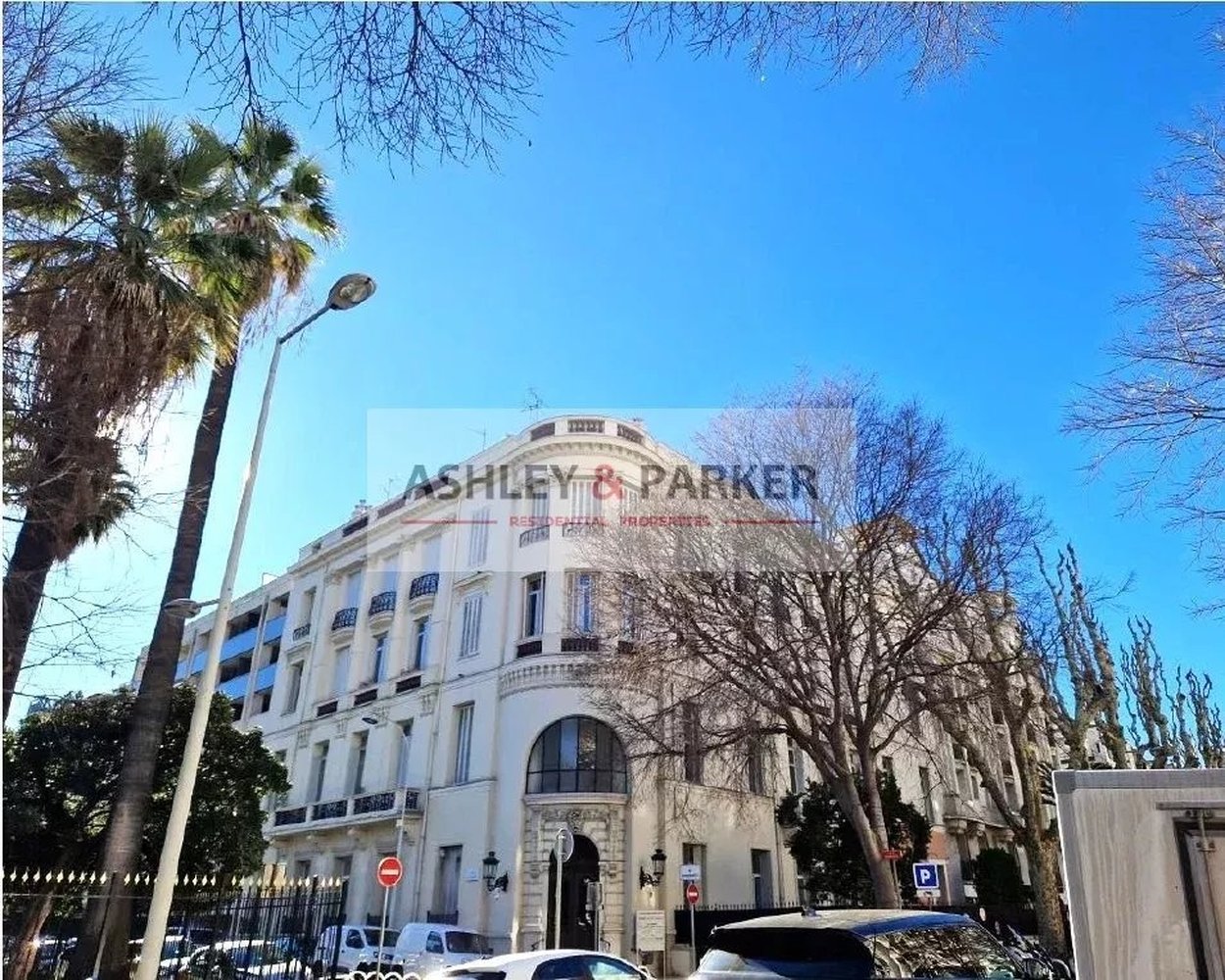 Property photo in Carre d'Or